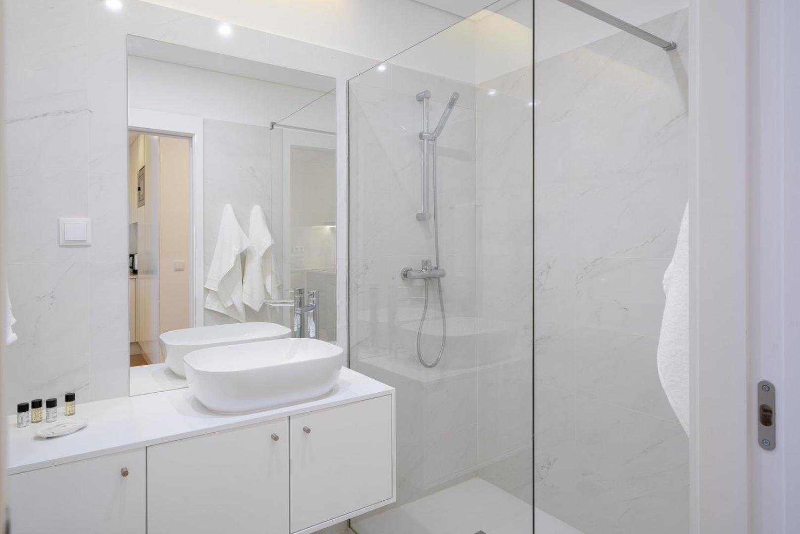 Guestready - Modern 2-Bedroom Apt In Cedofeita Порту Экстерьер фото